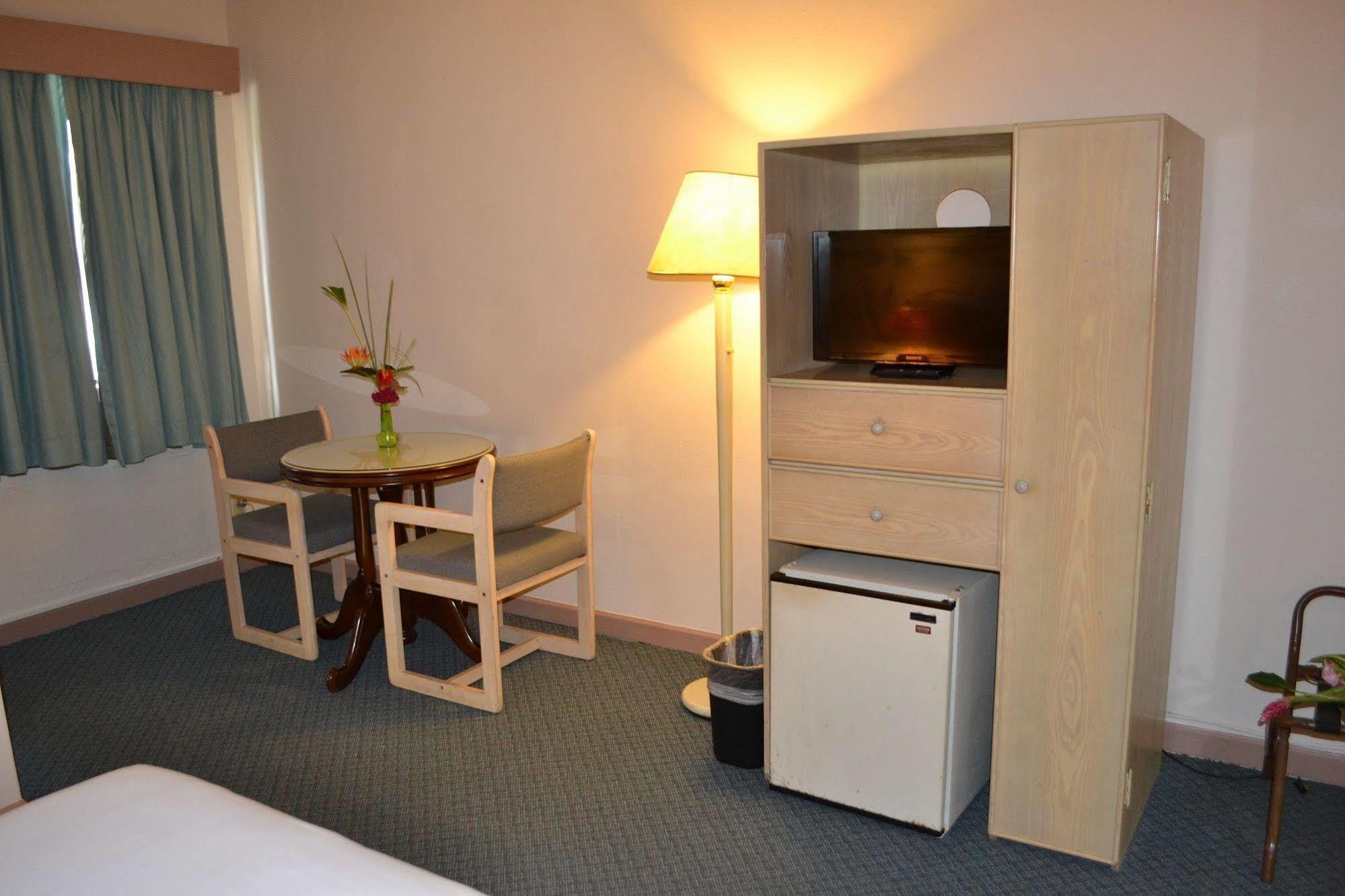 เวสต์ พลาซ่า เดเซเกล โฮเต็ล Hotel โครอร์ ภายนอก รูปภาพ