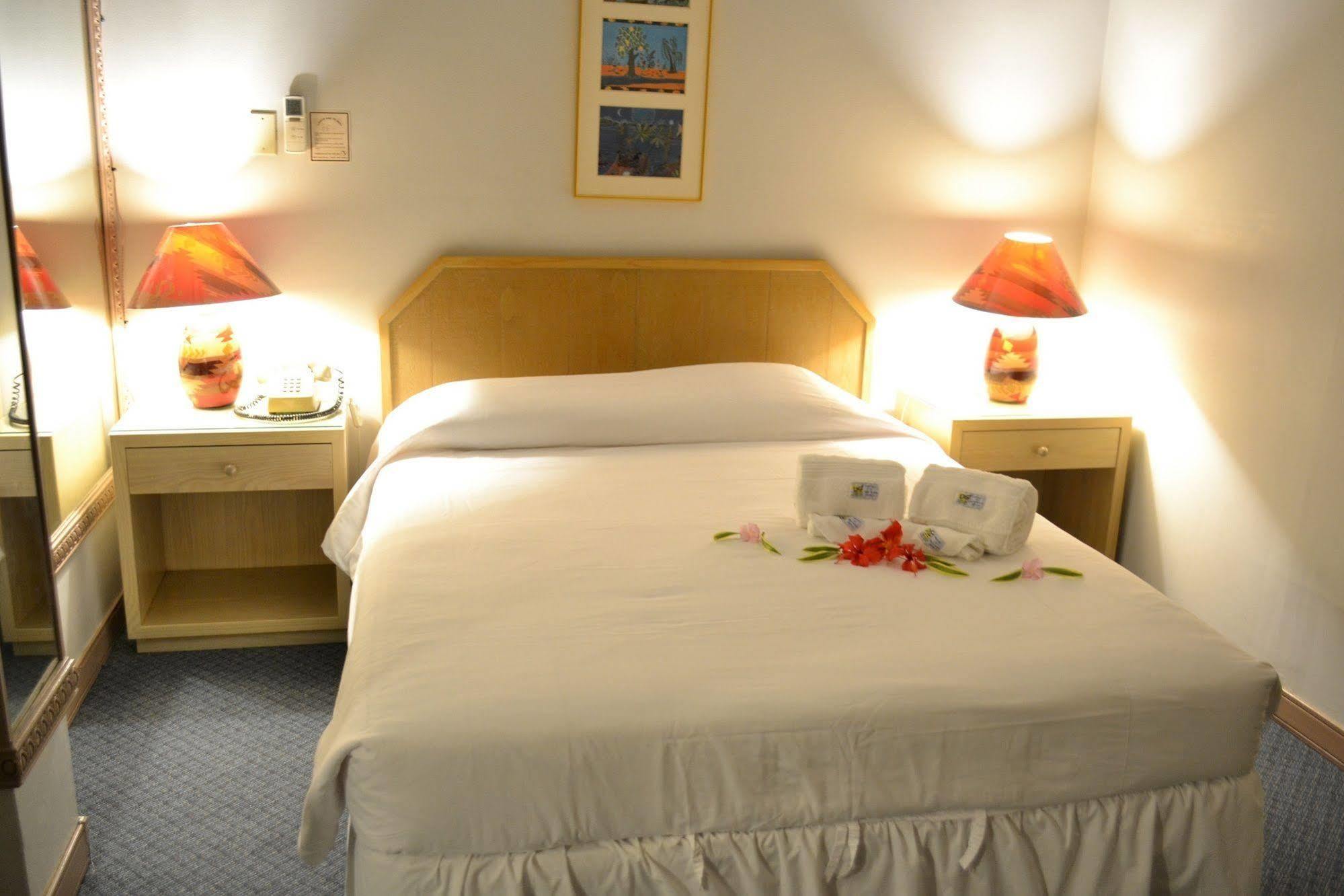 เวสต์ พลาซ่า เดเซเกล โฮเต็ล Hotel โครอร์ ภายนอก รูปภาพ