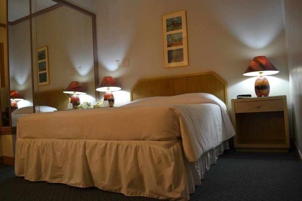 เวสต์ พลาซ่า เดเซเกล โฮเต็ล Hotel โครอร์ ภายนอก รูปภาพ